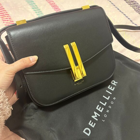 DeMellier The Vancouver - Picture 1 of 7